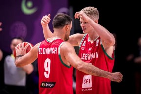 爱游戏入口-加时末段法兰克福备战CBA季后赛明尼苏达森林狼冲刺阶段篮板制胜，密尔沃基雄鹿集结日队长鼓劲看傻球迷 